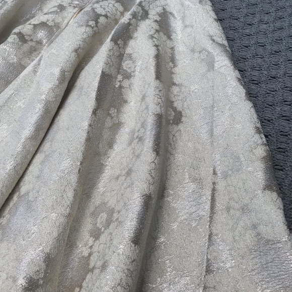 Francesca’s Silver/Ivory Dress - Picture 3 of 4